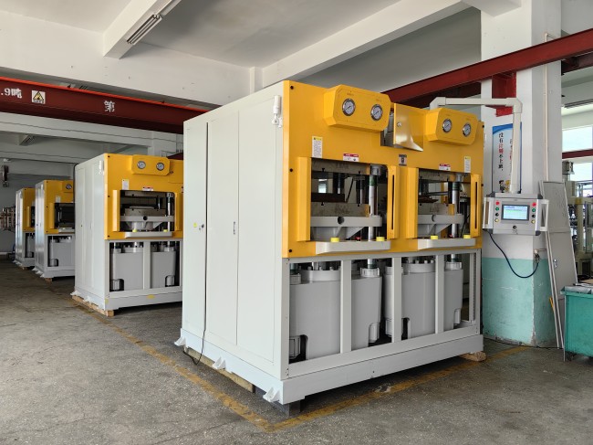 碳纤维热压成型机在光伏、储能、风电中的关头感化