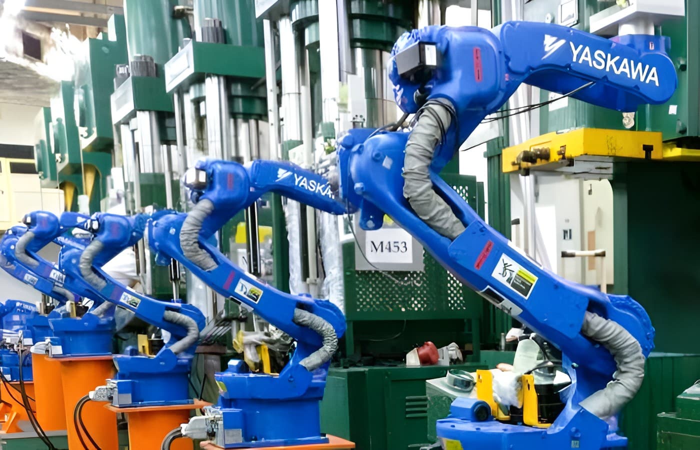 机械人冲压连线